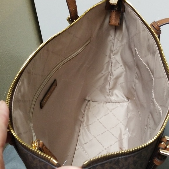 ♥️🔥 PRICE DROP  NWT Michael kors tote bag - Picture 8 of 8